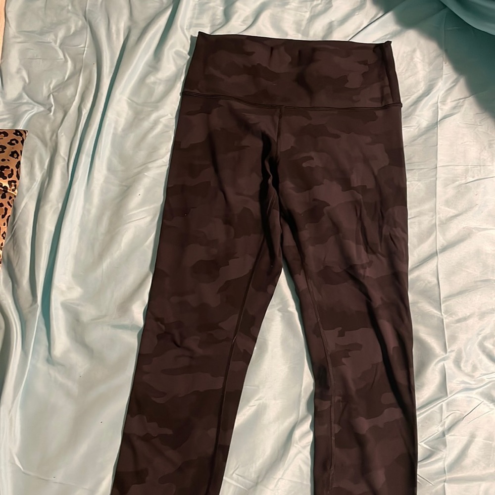 Lululemon wunder under camo leggings